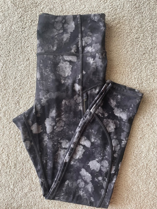 Athleta Pants - Athleta Black Gray Rainier Printed Tight Women’s Size M Floral Yoga Athleisure